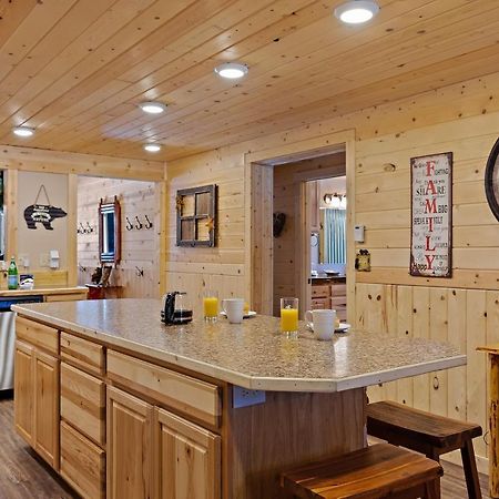 Huckleberry Hollow By Kabino Hot Tub Firepit Ps2 Satellite Grill Wifi Golf Course Island Park Exteriör bild
