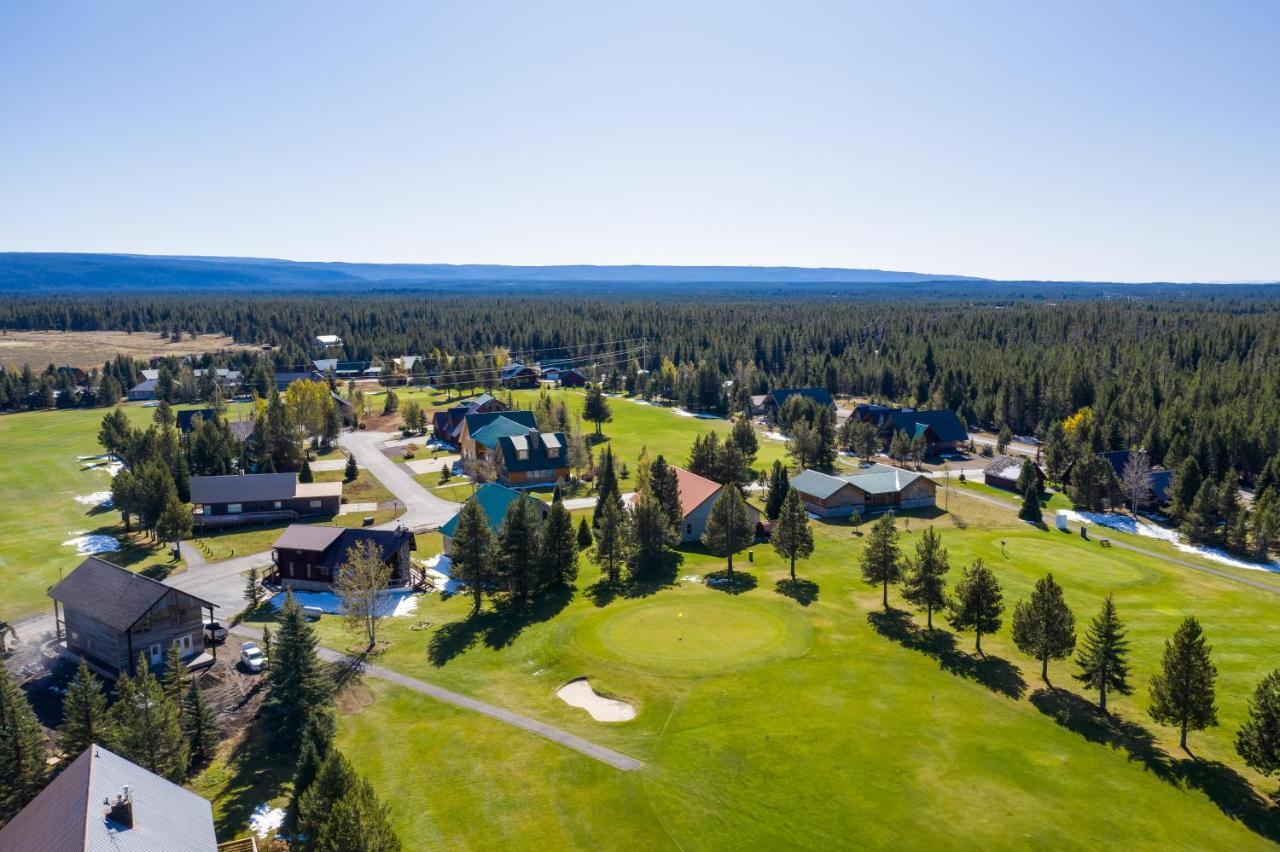 Huckleberry Hollow By Kabino Hot Tub Firepit Ps2 Satellite Grill Wifi Golf Course Island Park Exteriör bild